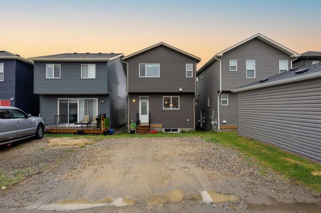 72 Seton Villas Se, Calgary, AB - Outdoor