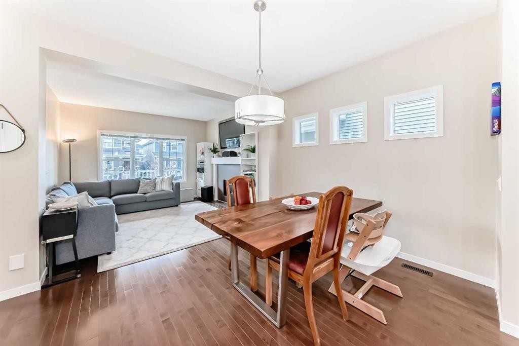 199 River Heights Green, Cochrane, AB - Indoor
