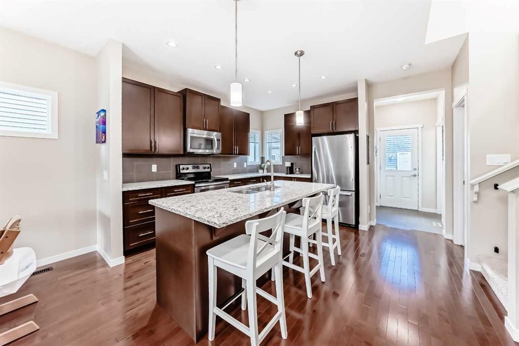 199 River Heights Green, Cochrane, AB - Indoor Photo Showing Kitchen With Upgraded Kitchen