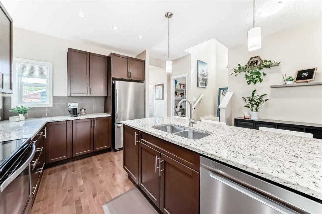 199 River Heights Green, Cochrane, AB - Indoor Photo Showing Kitchen With Double Sink With Upgraded Kitchen