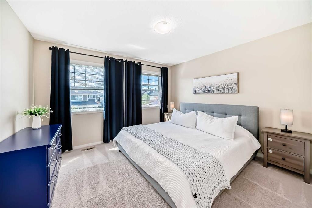 199 River Heights Green, Cochrane, AB - Indoor Photo Showing Bedroom