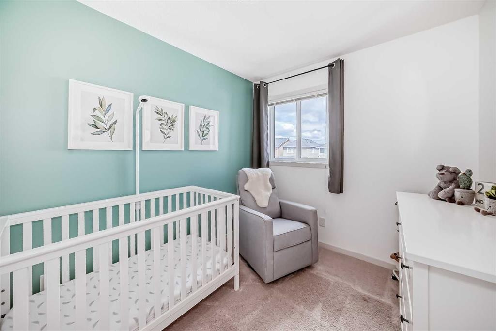199 River Heights Green, Cochrane, AB - Indoor Photo Showing Bedroom