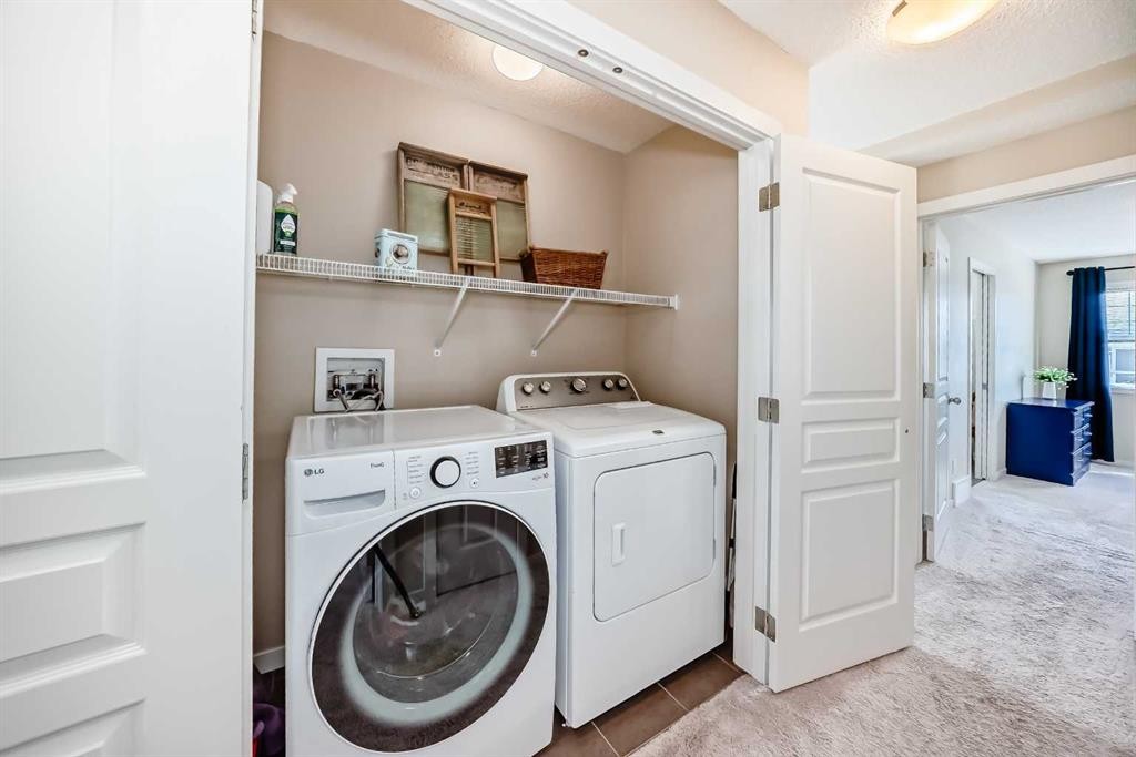 199 River Heights Green, Cochrane, AB - Indoor Photo Showing Laundry Room