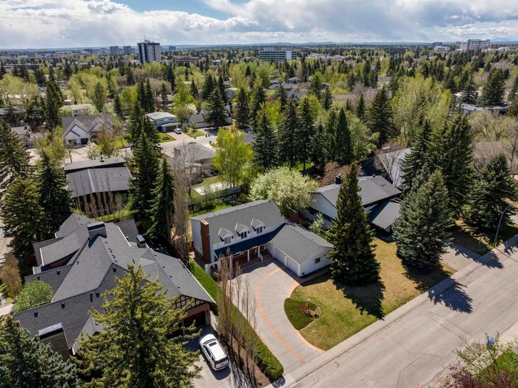 1207 Baldwin Crescent Sw, Calgary, AB - Outdoor With View