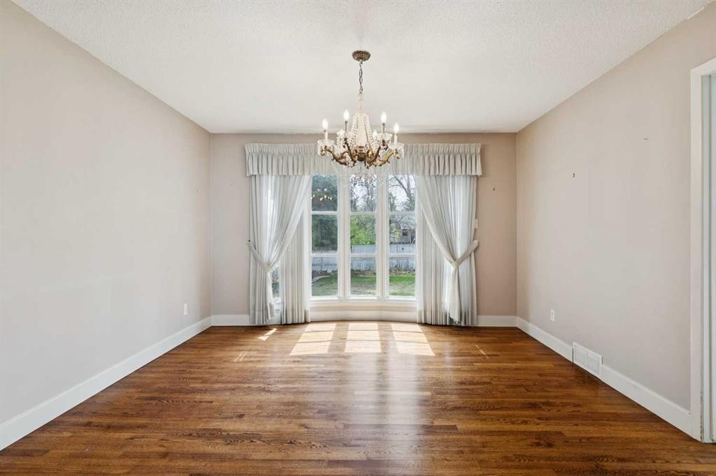 1207 Baldwin Crescent Sw, Calgary, AB - Indoor Photo Showing Other Room