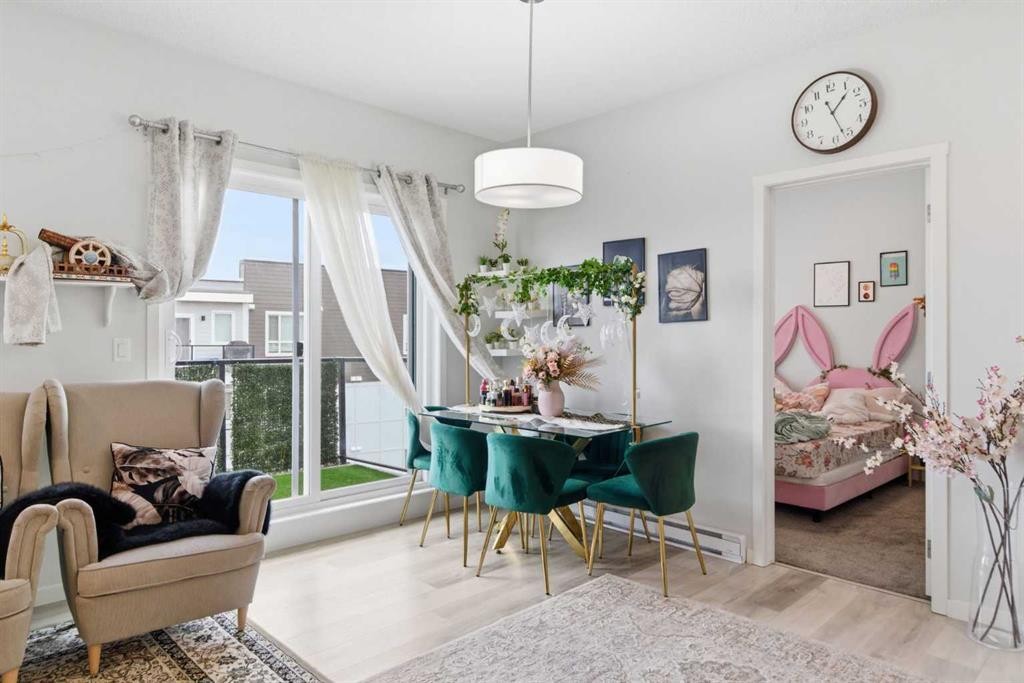 3417-33 Carringham Gate Nw, Calgary, AB - Indoor