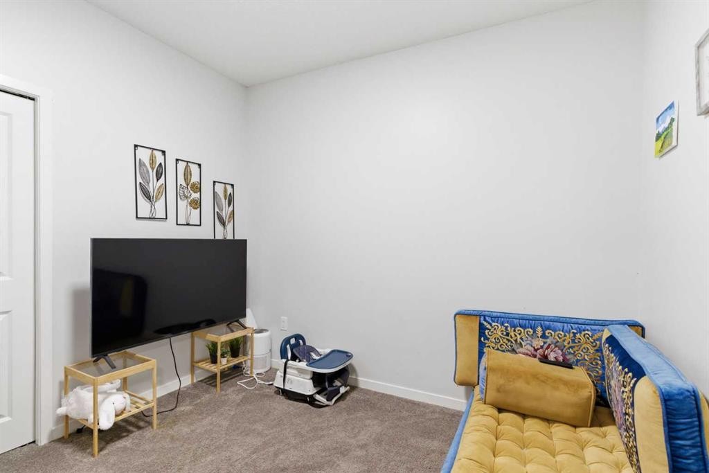 3417-33 Carringham Gate Nw, Calgary, AB - Indoor