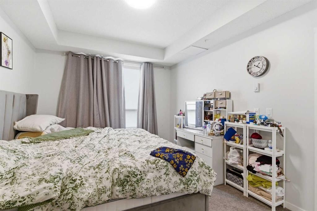 3417-33 Carringham Gate Nw, Calgary, AB - Indoor Photo Showing Bedroom