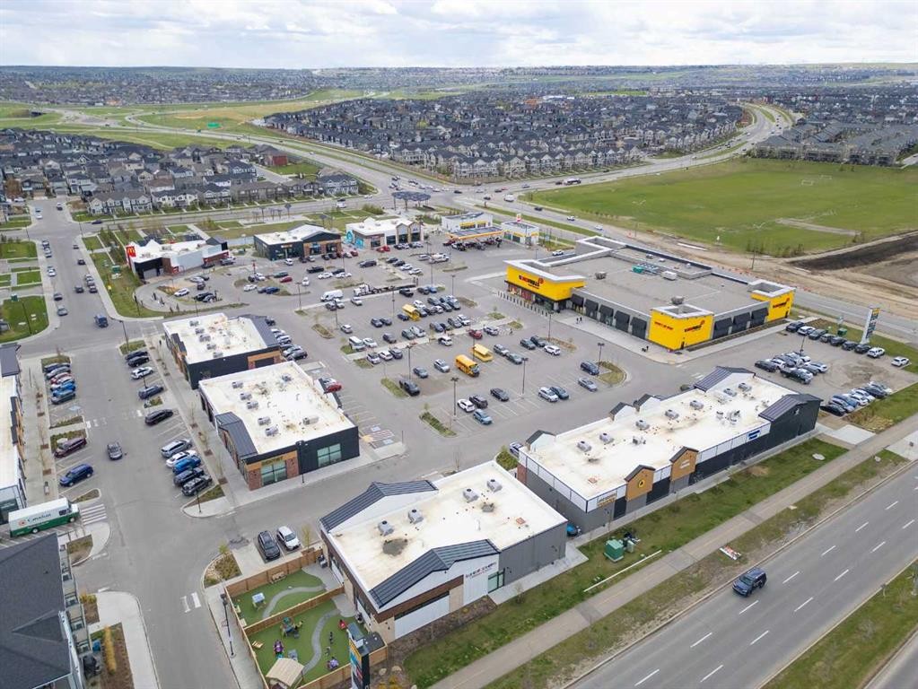 3417-33 Carringham Gate Nw, Calgary, AB - With View