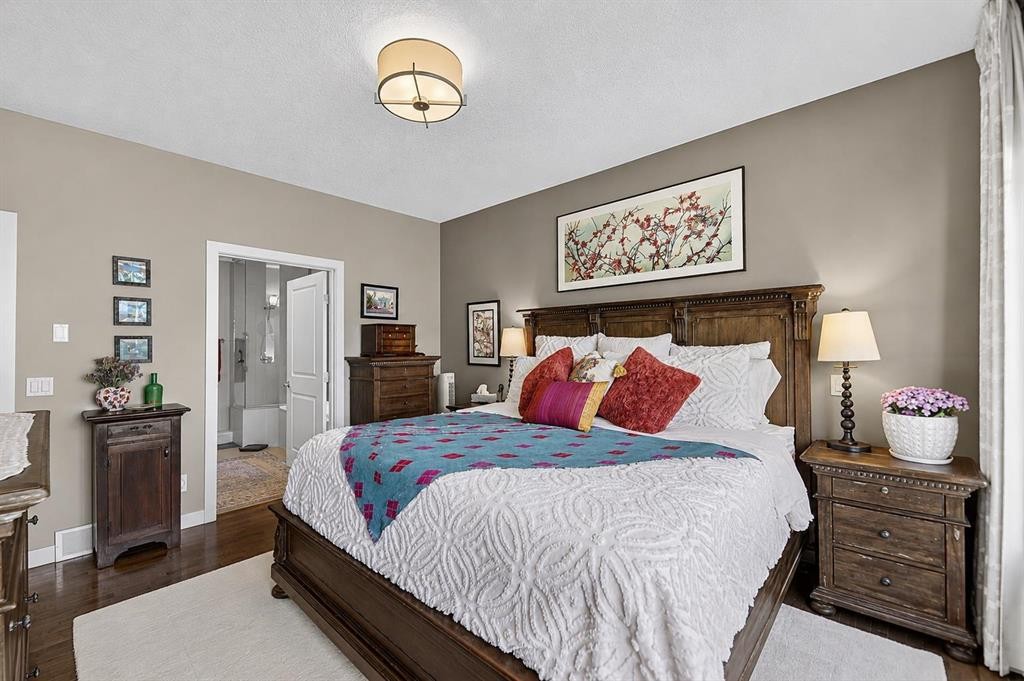 43 Cortina Villas Sw, Calgary, AB - Indoor Photo Showing Bedroom