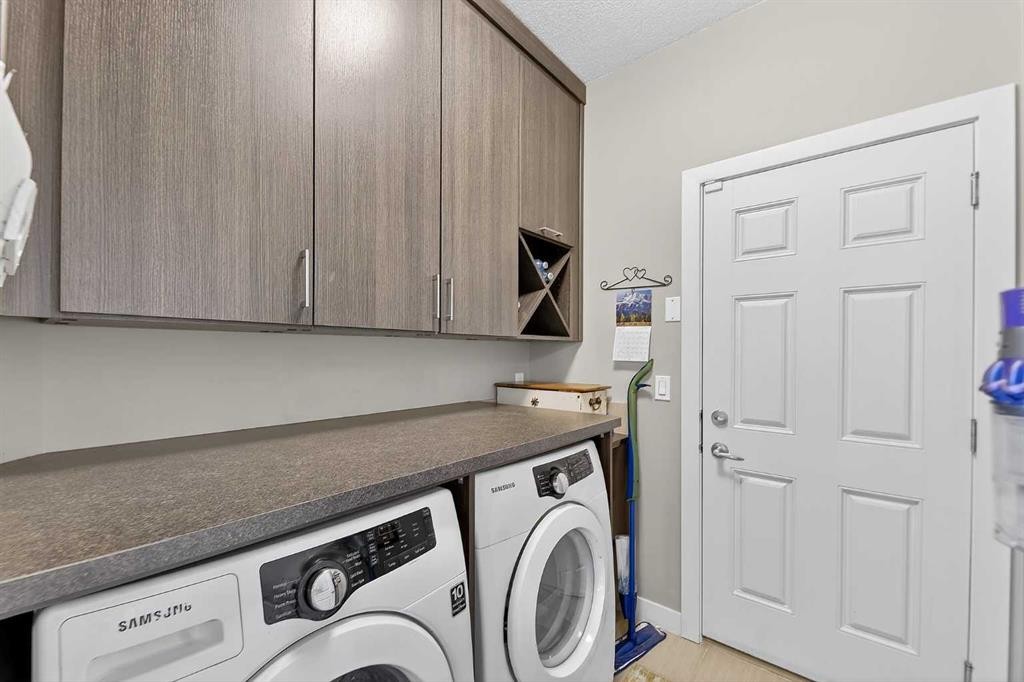 43 Cortina Villas Sw, Calgary, AB - Indoor Photo Showing Laundry Room