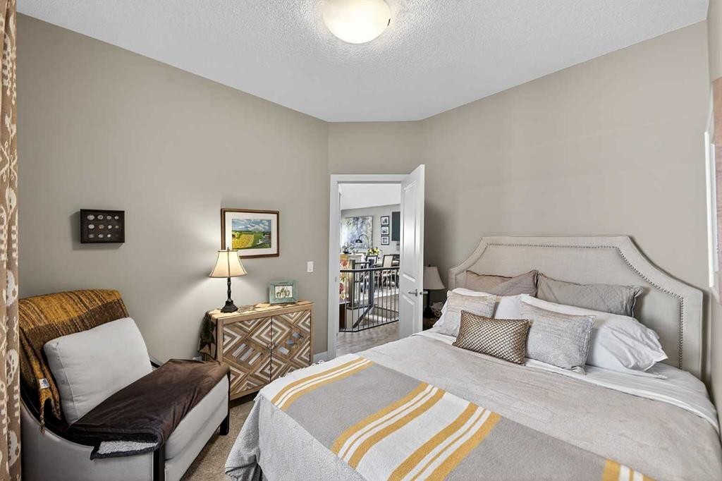 43 Cortina Villas Sw, Calgary, AB - Indoor Photo Showing Bedroom
