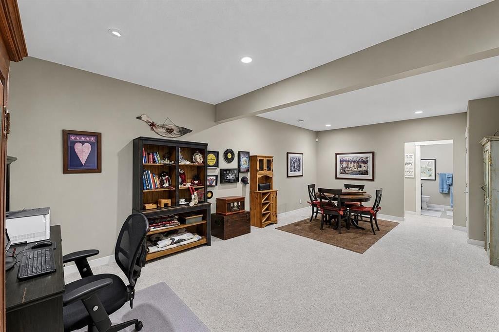 43 Cortina Villas Sw, Calgary, AB - Indoor Photo Showing Office