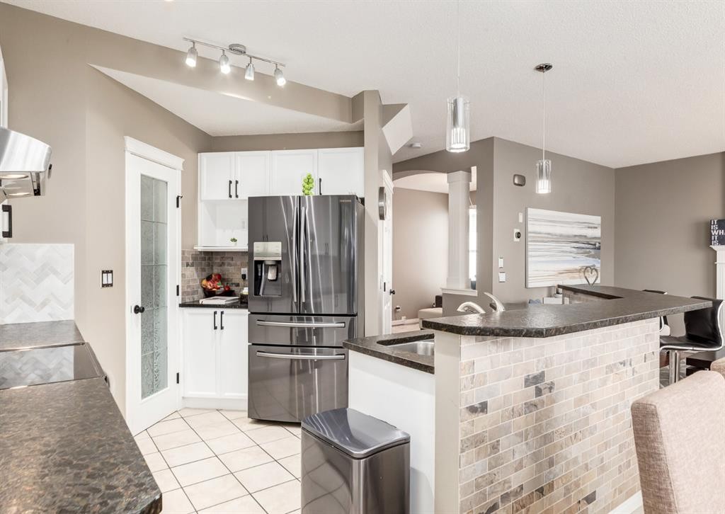 124 Copperfield Green Se, Calgary, AB - Indoor Photo Showing Kitchen With Upgraded Kitchen
