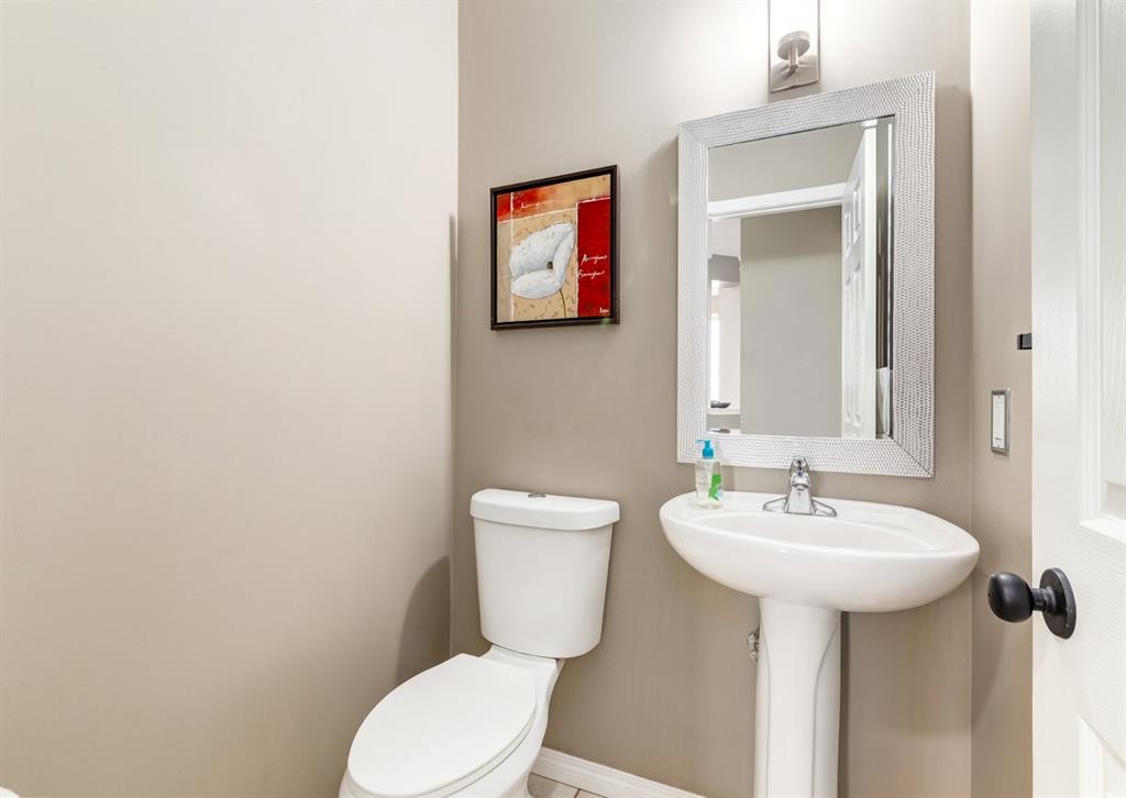 124 Copperfield Green Se, Calgary, AB - Indoor Photo Showing Bathroom