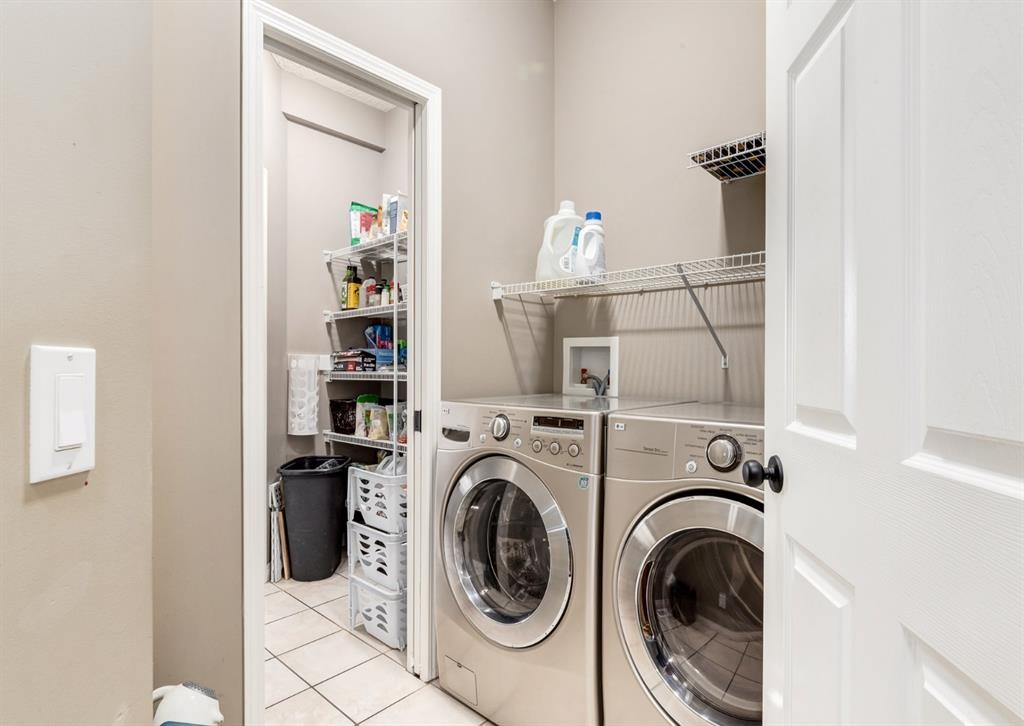 124 Copperfield Green Se, Calgary, AB - Indoor Photo Showing Laundry Room
