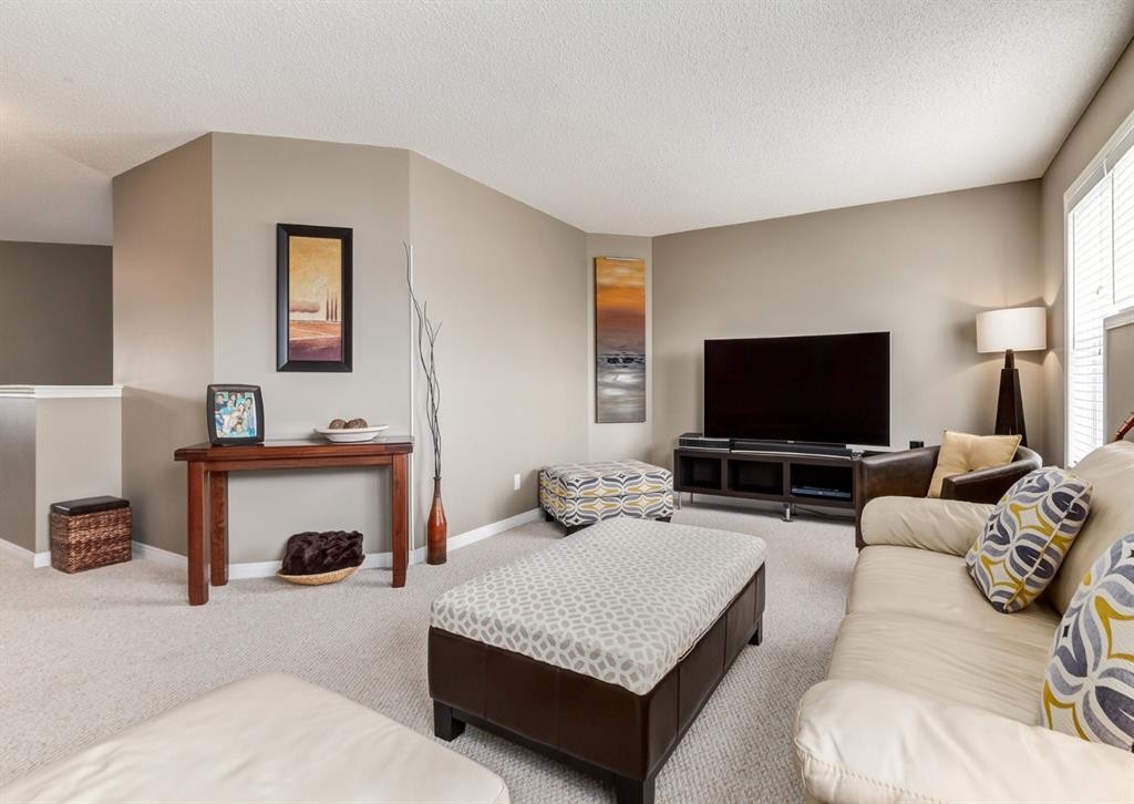 124 Copperfield Green Se, Calgary, AB - Indoor Photo Showing Living Room