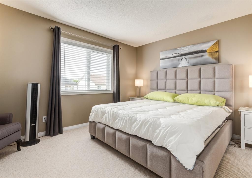 124 Copperfield Green Se, Calgary, AB - Indoor Photo Showing Bedroom