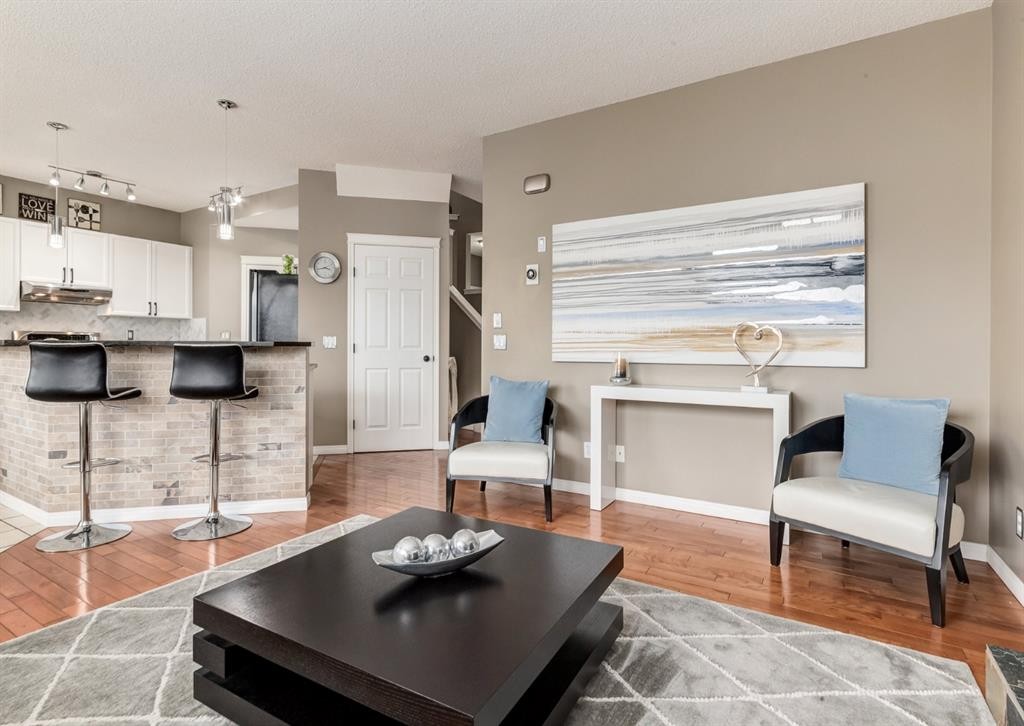 124 Copperfield Green Se, Calgary, AB - Indoor Photo Showing Living Room