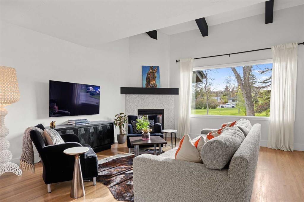 32 Westminster Drive Sw, Calgary, AB - Indoor Photo Showing Living Room With Fireplace