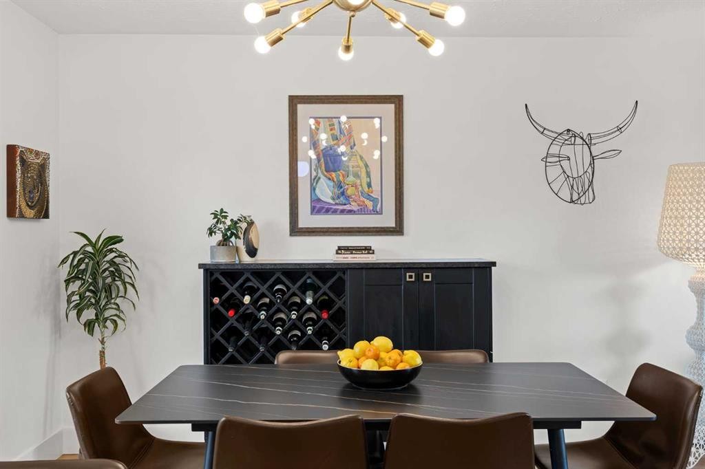 32 Westminster Drive Sw, Calgary, AB - Indoor Photo Showing Dining Room