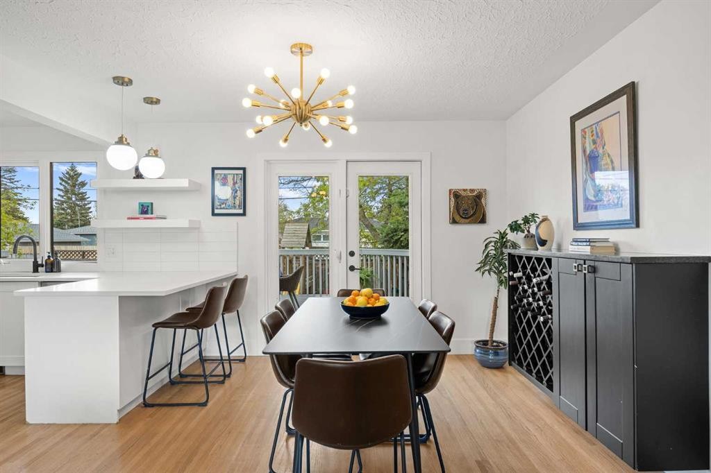 32 Westminster Drive Sw, Calgary, AB - Indoor Photo Showing Dining Room