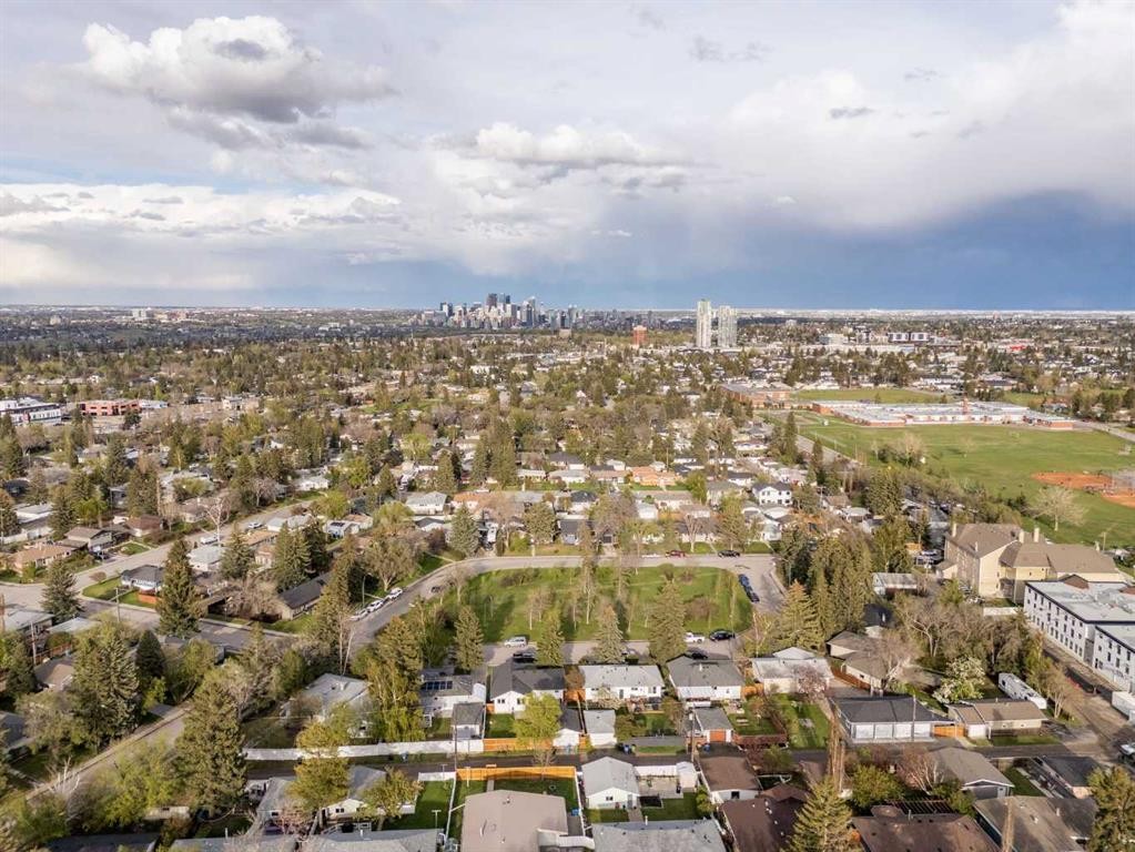 32 Westminster Drive Sw, Calgary, AB - Outdoor With View
