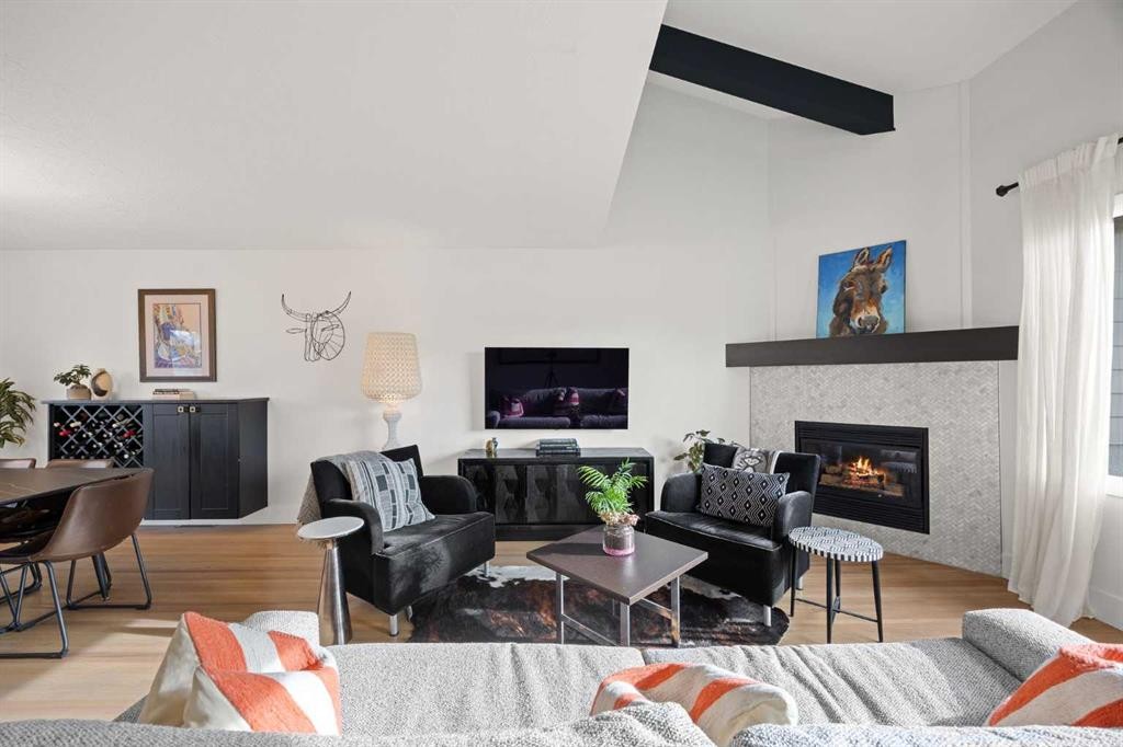 32 Westminster Drive Sw, Calgary, AB - Indoor Photo Showing Living Room With Fireplace