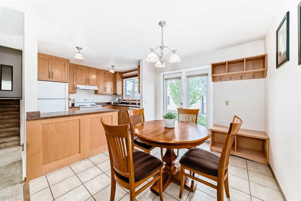 41 Alder Crescent Se, Airdrie, AB - Indoor Photo Showing Dining Room