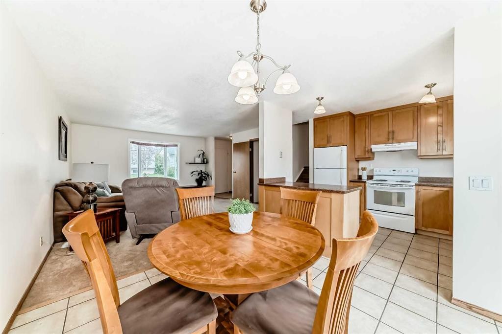 41 Alder Crescent Se, Airdrie, AB - Indoor Photo Showing Dining Room