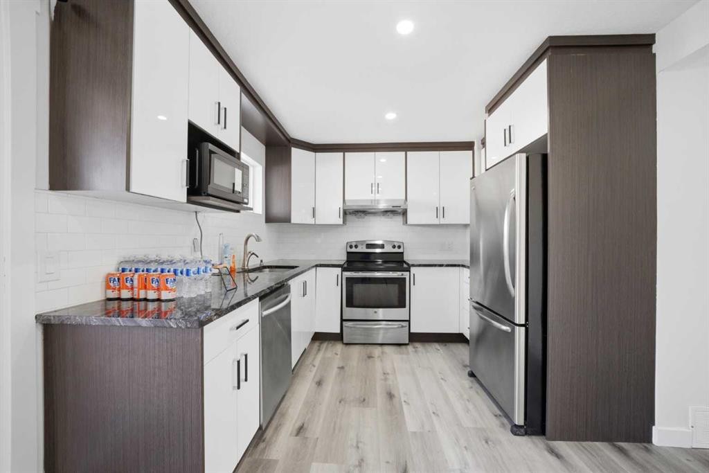 24 Martindale Drive Ne, Calgary, AB - Indoor Photo Showing Kitchen With Stainless Steel Kitchen With Upgraded Kitchen