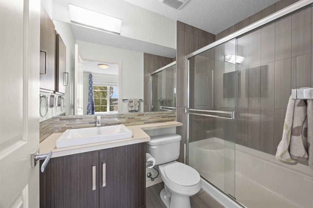 134 Walden Circle Se, Calgary, AB - Indoor Photo Showing Bathroom