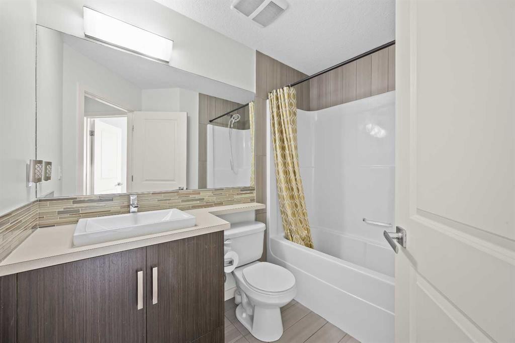 134 Walden Circle Se, Calgary, AB - Indoor Photo Showing Bathroom