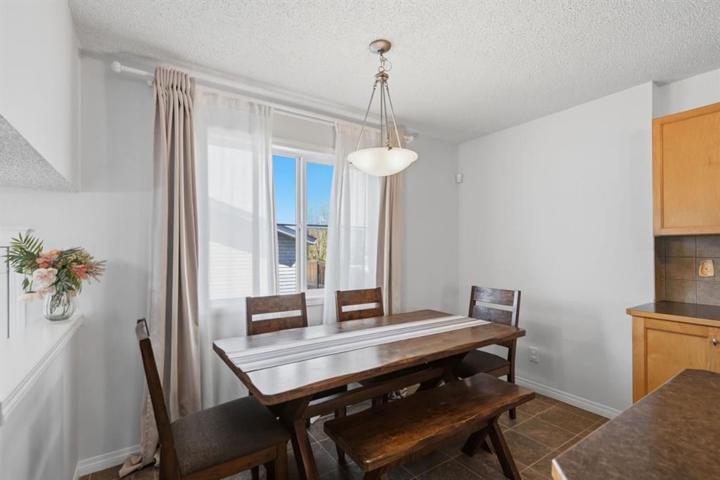 80 Prestwick Bay Se, Calgary, AB - Indoor Photo Showing Dining Room