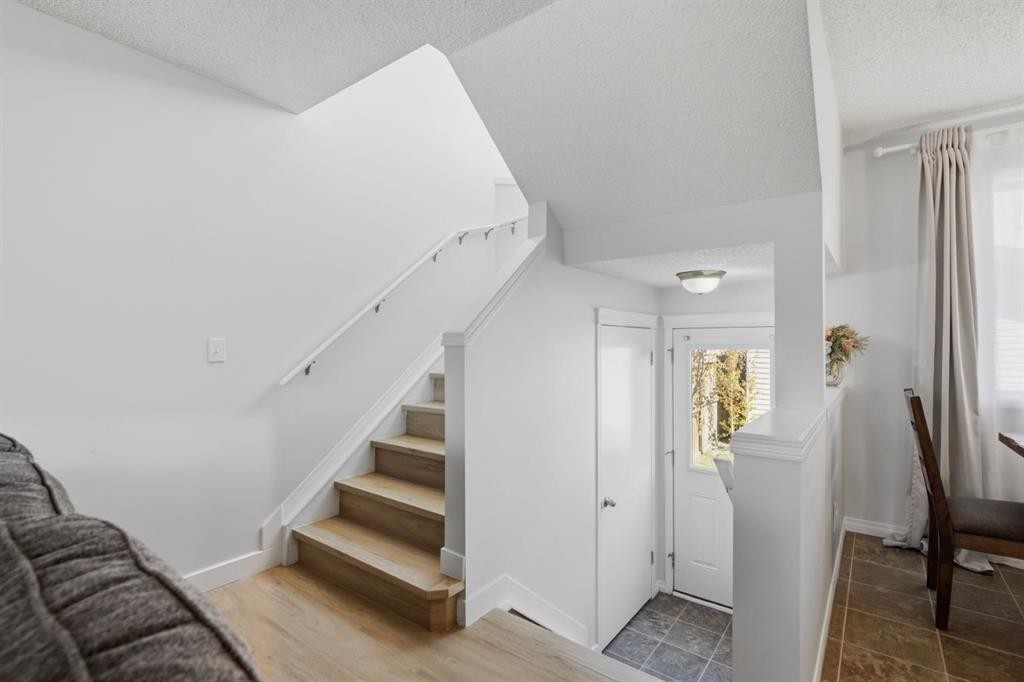 80 Prestwick Bay Se, Calgary, AB - Indoor Photo Showing Other Room