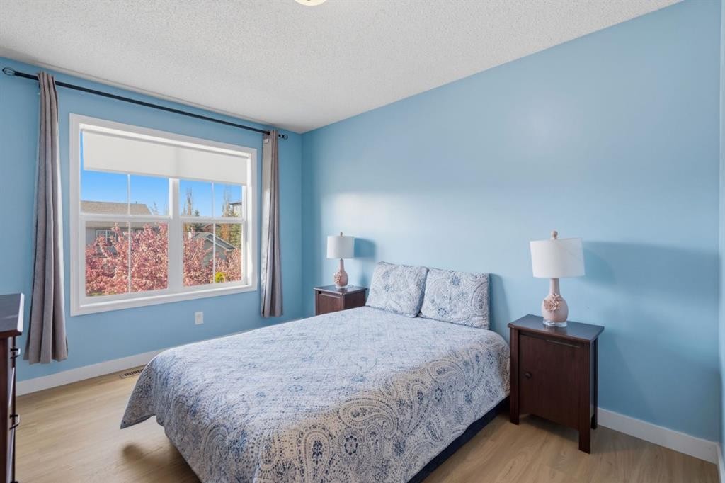 80 Prestwick Bay Se, Calgary, AB - Indoor Photo Showing Bedroom