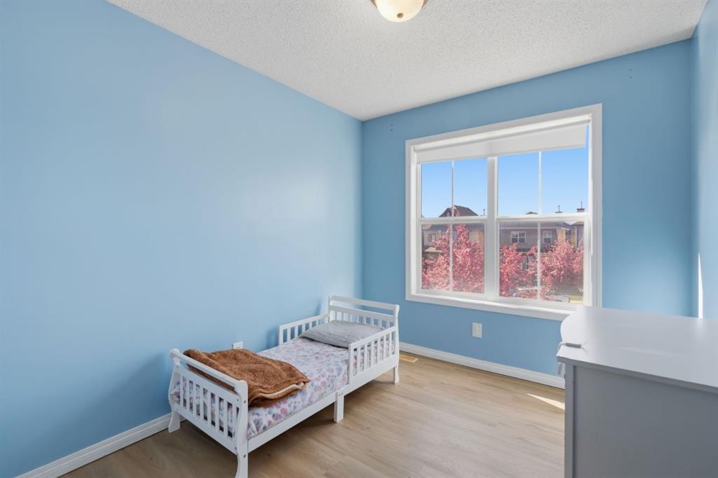 80 Prestwick Bay Se, Calgary, AB - Indoor Photo Showing Bedroom
