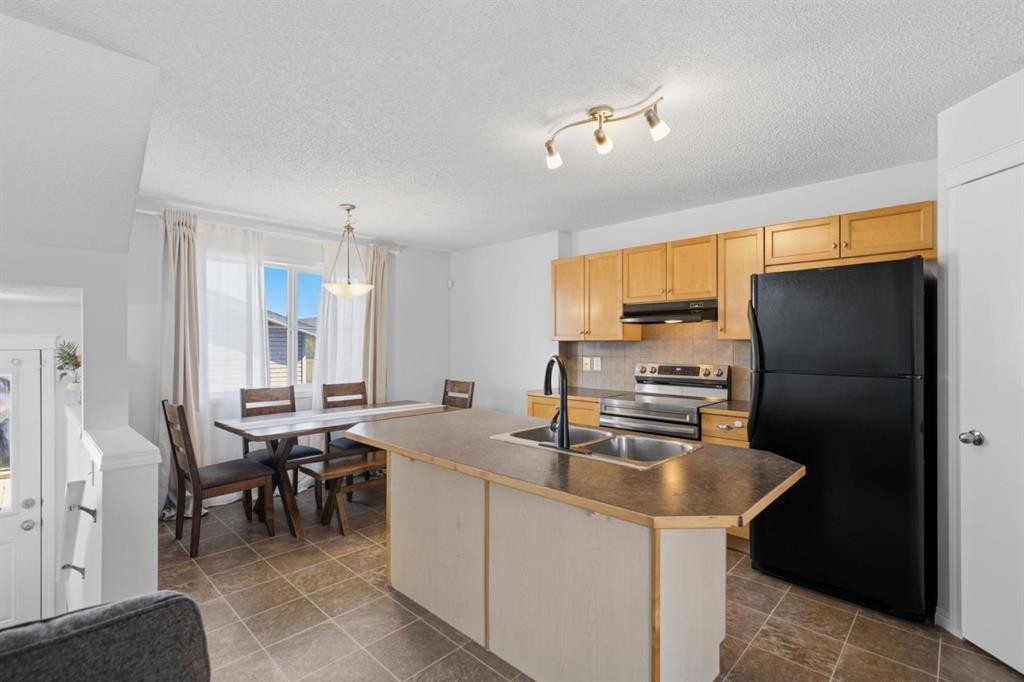 80 Prestwick Bay Se, Calgary, AB - Indoor Photo Showing Kitchen With Double Sink
