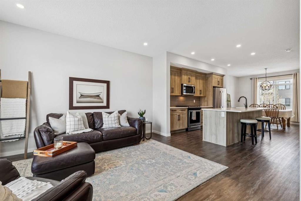 43 Willow Crescent, Okotoks, AB - Indoor