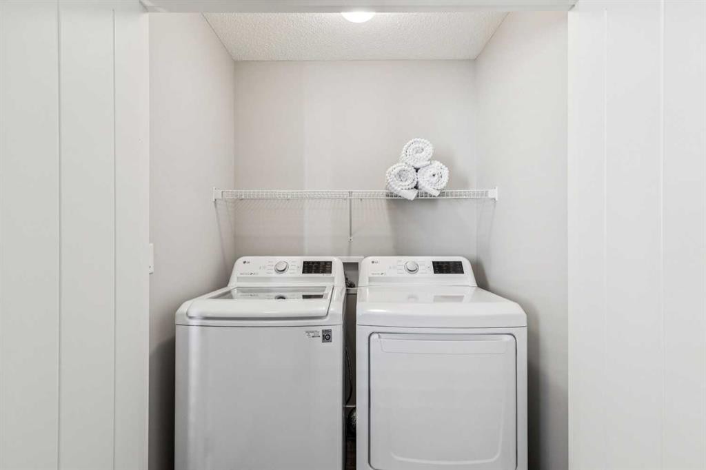 43 Willow Crescent, Okotoks, AB - Indoor Photo Showing Laundry Room