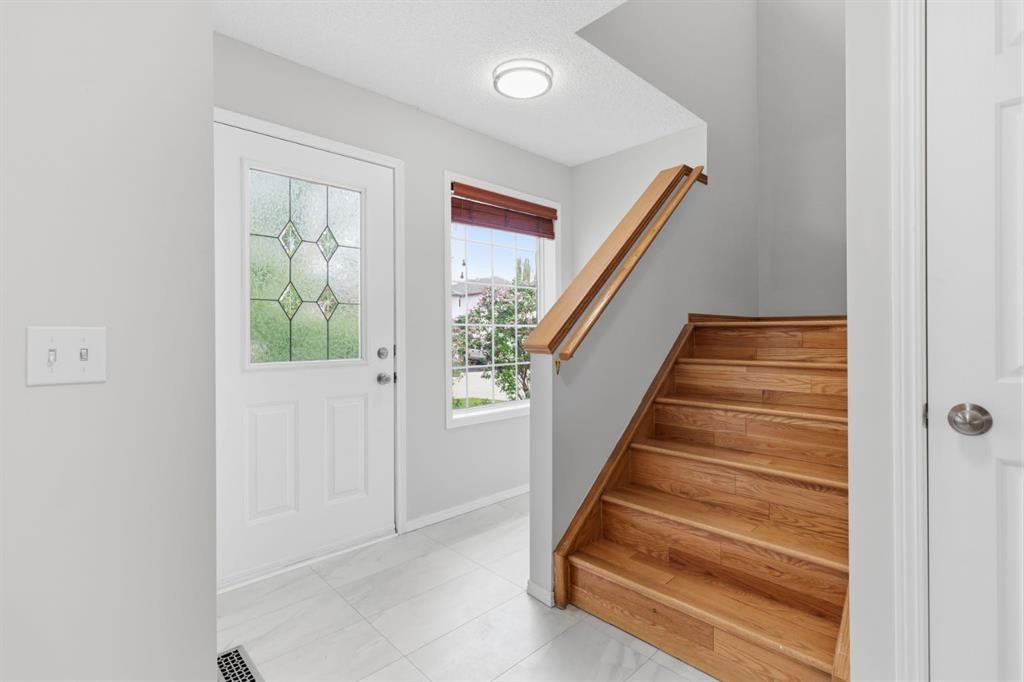 128 Valley Brook Circle Nw, Calgary, AB - Indoor Photo Showing Other Room