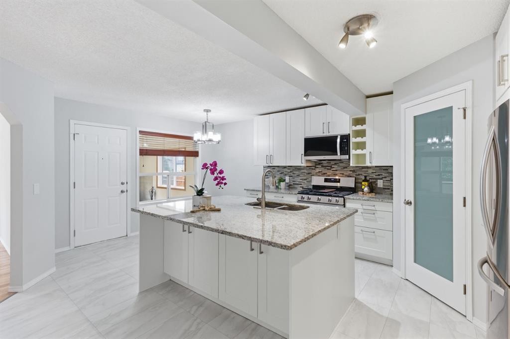 128 Valley Brook Circle Nw, Calgary, AB - Indoor Photo Showing Kitchen With Upgraded Kitchen