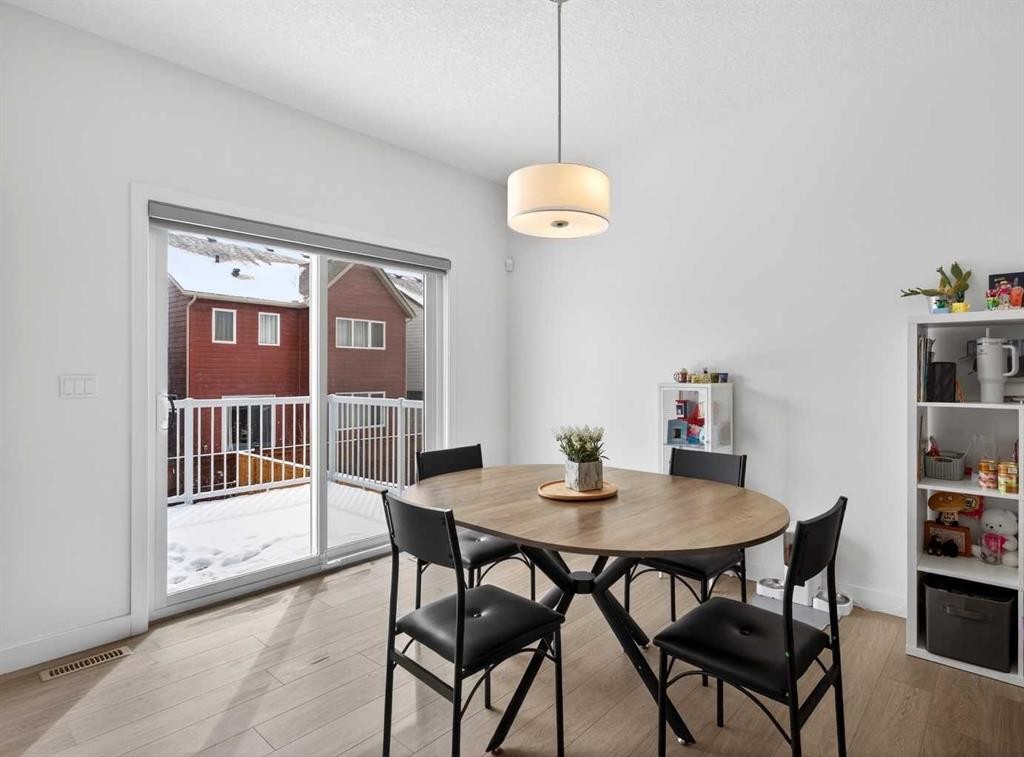 48 Willow Green Sw, Airdrie, AB - Indoor Photo Showing Dining Room