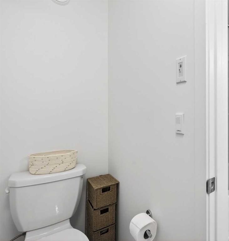 48 Willow Green Sw, Airdrie, AB - Indoor Photo Showing Bathroom