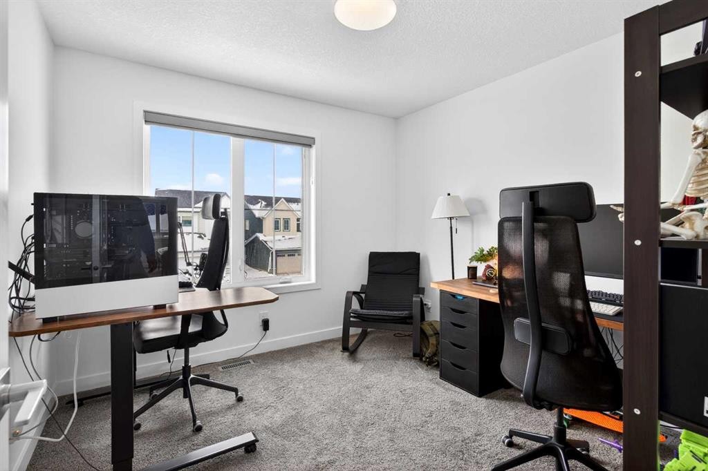 48 Willow Green Sw, Airdrie, AB - Indoor Photo Showing Office