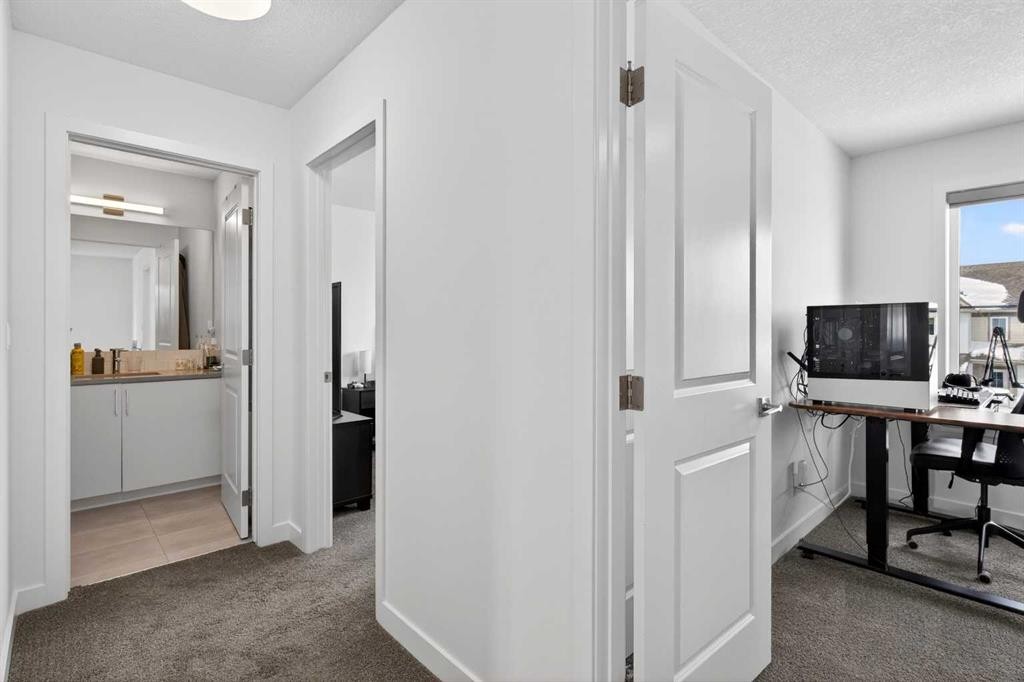 48 Willow Green Sw, Airdrie, AB - Indoor Photo Showing Office