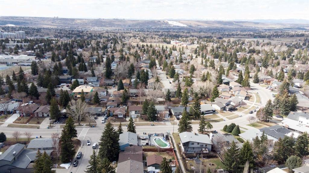 6803 Dalmeny Gate Nw, Calgary, AB - Outdoor With View