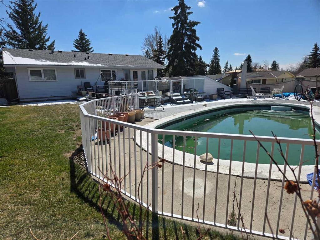 6803 Dalmeny Gate Nw, Calgary, AB - Outdoor