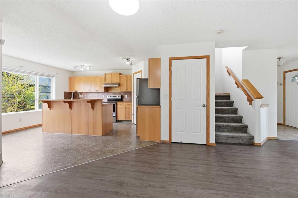 169 Cranberry Square Se, Calgary, AB - Indoor Photo Showing Kitchen