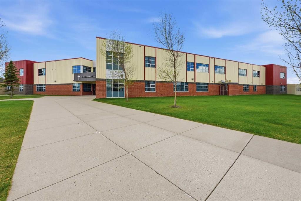 169 Cranberry Square Se, Calgary, AB - Outdoor